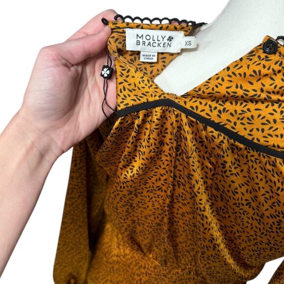 Molly Bracken Long Sleeve Gold and Black Dress - NWOT - Size XS - Picture 5 of 8